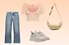 Traperice Zara (25,95 eura)/Crop top majica Miu Miu (520 eura)/Bež tenisice Replay (168 eura)/Torba preko tijela Zara (25,95 eura)