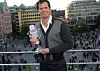 Martin Österdahl otkrio je da je rad na Eurosongu iznimno naporan, no uspjet će se realizirati uživo. O publici još uvijek nije želio govoriti.