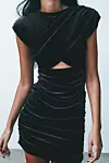 Zara mini haljina od baršuna (29,95 eura)
