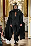 Henry je debitirao na Haute Couture reviji Lene Erziak proljeće-ljeto 2025 koja je održana u Hotelu le Marois, u sklopu pariškog Tjedna mode