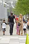 Heidi Klum i Seal s Leni, Henryjem, Johanom i Lou u šetnji New Yorkom 2011. godine