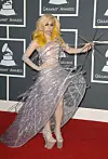 LADY GAGA 2010. Samo jedan od njezinih upečatljivih lookova - pjevačica je na dodjelu stigla u skulpturalnoj haljini Armani Privé