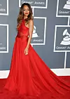 RIHANNA 2013. Jedno od najljepših njezinih izdanja - crvena haljina Azzedine Alaïa