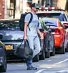 Bradley Cooper kao pravi gentleman svojoj prijateljici nosi torbe