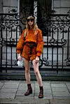 Street style iz Londona: snažne boje, oversized komadi i torbice - svih veličina
