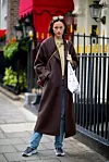 Street style iz Londona: snažne boje, oversized komadi i torbice - svih veličina