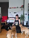 Ana sa svoja tri psa