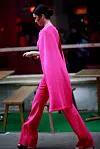 Street style iz Londona: snažne boje, oversized komadi i torbice - svih veličina