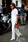 Street style iz Londona: snažne boje, oversized komadi i torbice - svih veličina