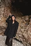 Motiv za izlazak iz privatnog kruga i objavljivanje vlastite pjesme došao je iz najintimnijeg izvora, od njenog sina Marca