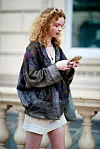 Street style iz Londona: snažne boje, oversized komadi i torbice - svih veličina