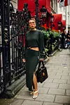 Street style iz Londona: snažne boje, oversized komadi i torbice - svih veličina