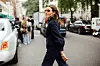 Street style iz Londona: snažne boje, oversized komadi i torbice - svih veličina