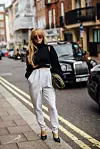 Street style iz Londona: snažne boje, oversized komadi i torbice - svih veličina