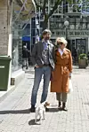 Čak i ako nisu u istim bojama, potrude se imati barem jedan detalj sličan - u ovom slučaju obuću.