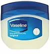 Prije šminke na lice bi nanijela vazelin - iako dermatolozi to ne odobravaju, jer zatvara pore, Marilyn je tako postizala blistavost kože.