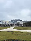 Raskošni vrtovi ispred palače Mirabell predstavljaju savršen spoj arhitekture i hortikulture