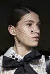 Naglašene jagodice i prozračni make-up; Elie Saab