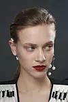 Krvavo crveni ruž; Givenchy
