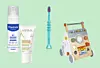 Pjena za tjemenicu Mustela/ krema A-Derma/ Četkica za zubiće Curaprox/ Drvena guralica Sweet Cocoon, Janod