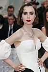 Lilly Collins