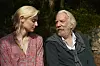 Elizabeth Debicki kao Berenice Hollis i Donald Sutherland kao Jerome Debney u filmu iz 2019., ‘The Burnt Orange Heresy‘