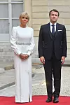 Brigitte Macron u sličnoj haljini prošle godine uoči večere u Elizjeskoj palači pripremljene u čast talijanskog predsjednika Sergia Mattarella