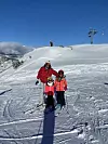 Edin je trenutno zadužen za zabavljanje starijim kćerkica, dok Petra u prvim tjednima više brine o malenoj Ariani.