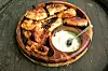 Burek u drvenoj posudi.