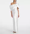 Solace London Bridal Davina asymmetric draped satin gown - prije 720 eura, sada 360 eura