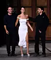 Bella Hadid, s dizajnerima Sebastienom Meyerom i Arnaudom Vaillantom u haljini nastaloj iz polimera u spreju