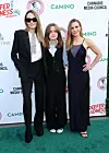 Angelina Jolie s kćeri Vivienne i kolegicom Kristen Bell