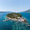 Moro Beach Stupe smješten je na otočiću