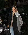 Kaley Cuoco u šetnji kišnim New Yorkom
