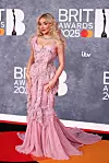 Sabrina Carpenter u haljini Alexander McQueen