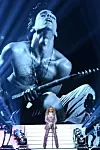 Osvojio je i Madonnu, koja je 2016. nastupila njemu u čast na Billboard Music Awards