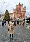 Trg krasi i znamenita barokna franjevačka Crkva Marijina Navještenja