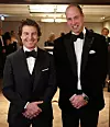 Na gala večeri pojavio se ipoznati glumac Tom Cruise koji je nasmijan pozirao s britanskim princom
