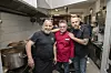 BOZIDAR VUKICEVIC/CROPIX Splitski chefovi do kraja tjedna kuhaju za sugrađane koji kupnjom njihovih delicija sudjeluju u prikupljanju sredstava za potrebite u Sisku, Petrinji i Glini.