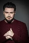 Najbolje ga opisuje naslov njegovog drugog albuma - ‘Sudbine i priče nove‘