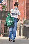 EXCLUSIVE: Katie Holmes wears a Beatles tee shirt while food shopping in New York City Pictured: Katie Holmes,Image: 553250591, License: Rights-managed, Restrictions: , Model Release: no, Credit line: Robert O'Neil / SplashNews.com / Splash / Profimedia