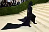 Za ovogodišnji Met Gala odabrala je kreaciju Demne Gvasalie iz Balenciage u čast glazbenog projekta Donda Kanye Westa.