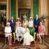 Obiteljska fotografija s krštenja: Archie je primio sakrament u društvu kraljevske obitelji - sadašnjeg kralja Charlesa i kraljice supruge Camille te princa Williama i princeze Catherine. Na krštenju je bila i Meghanina majka Doria Ragland, a prisustovale su i Lady Jane Fellowes i Lady Sarah McCorquodale, sestre princeze Diane