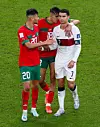 Nakon ispadanja sa Svjetskog prvenstva Ronalda tješe igrači Maroka