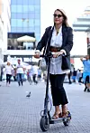 DAMJAN TADIC/CROPIX Zagreb, 130921. Trg bana Josipa Jelacica. Voditeljica Marijana Batinic provozala se elekticnim romobilom po glavnom zagrebackom trgu.