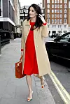 Amal Clooney 2017. u vintage kaputu Balmain i haljini Dior