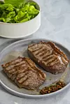 Omiljeno Leonardovo jelo, koje voli i pripremati, je steak