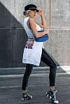 Bodi – Reserved 119,90 kn; Hlače – HalfPrice, Liu Jo 749,90 kn; Torba – Reserved 229,90 kn; Kapa – Reserved 99,90 kn; Tenisice – HalfPrice, Converse 399,90 kn; Hoodie – Högl 1499,90 kn; Westgate Shopping City