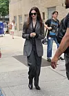 Anne Hathaway u moćnoj sivoj kombinaciji