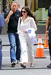 Anne Hathaway u bijelom dugom kombinezonu